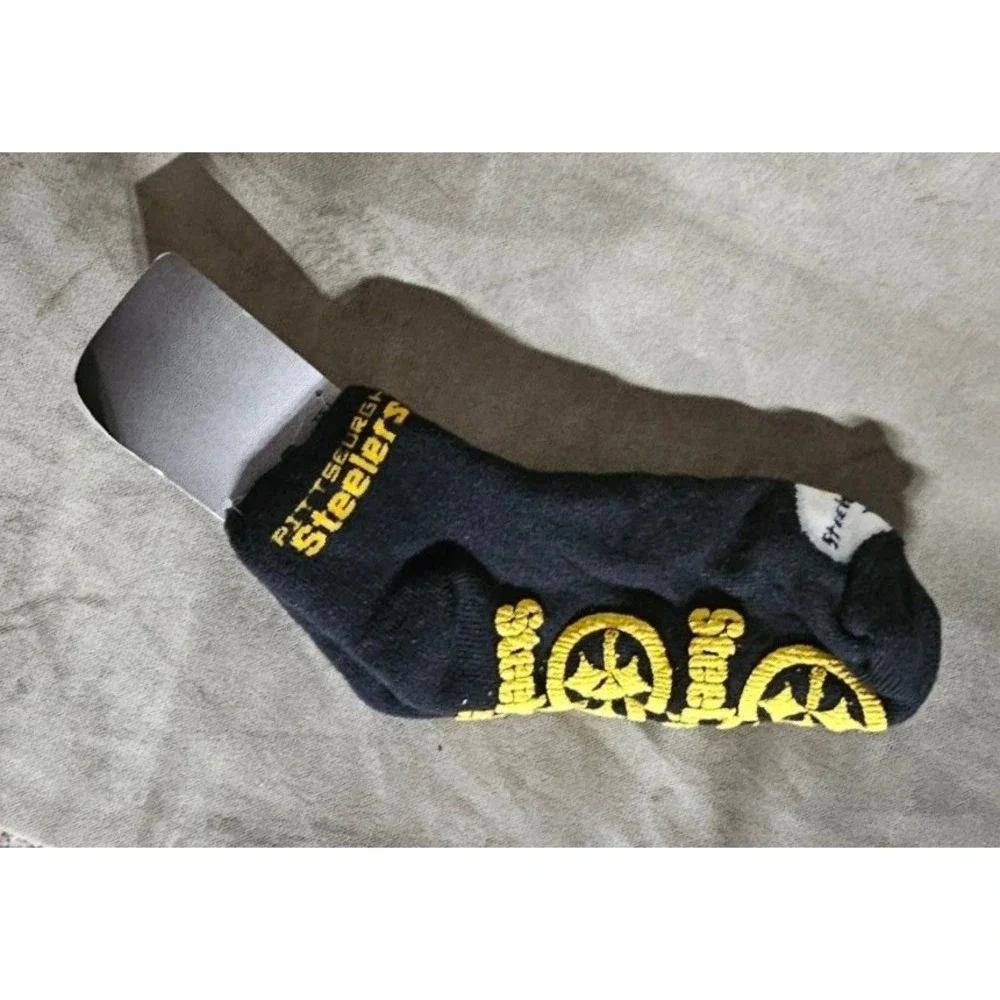 Pittsburgh Steelers AFC 2010 Conference Champions Beanie Hat and FBF Socks Set